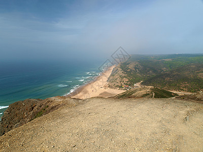 阿尔加夫省比拉多比斯波附近的普拉亚多科多阿马场景海岸岩石旅行支撑海岸线悬崖海洋海滩图片