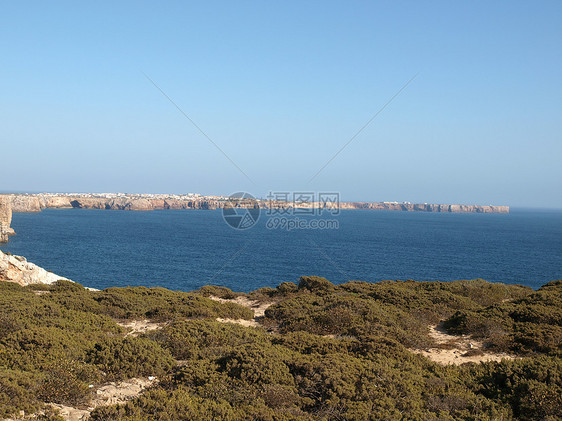 葡萄牙圣文森特角附近的古迹悬崖海岸蓝色尖岩地平线海岸线波浪石窟全景旅行危险灯塔图片