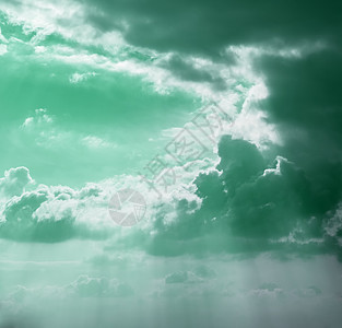 绿色的灰色乌云图片
