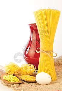 白背景孤立的意大利面和木勺面条餐厅国家勺子烹饪产品美食盘子食物面粉图片