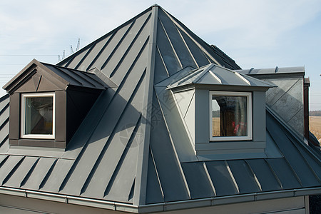 现代垂直屋顶窗户住宅阁楼屋顶建筑黑色房子装修金属建筑学绝缘图片