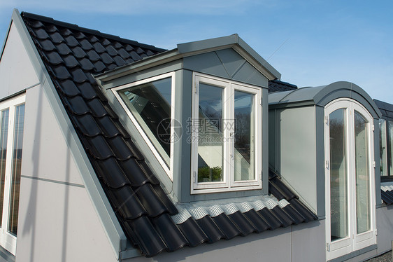 现代垂直屋顶窗户玻璃框架装修房子防风雨建筑屋顶住宅黑色金属图片