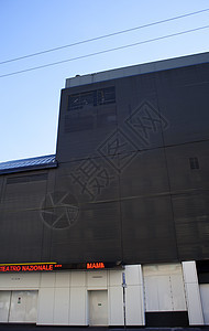 米兰 米兰街写作车库黑色剧院白色路标城市霓虹灯建筑图片