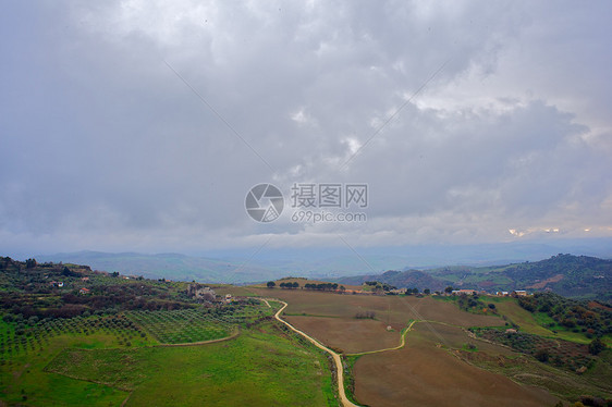 远东农村喷泉土地房屋爬坡村庄图片