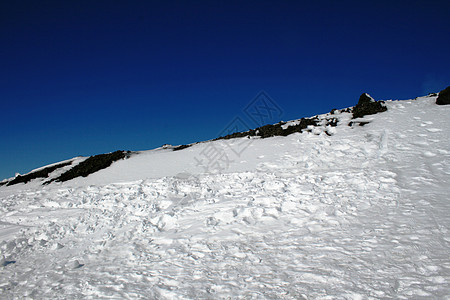 Etna 西西里火山被雪覆盖首脑蓝色滑雪者岩石天花板避难所踪迹明信片石头旅行图片