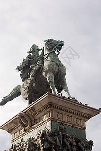 米兰的维托里奥埃马努埃第二纪念碑雕塑历史力量城市金属历史性文化资产雕塑家青铜图片