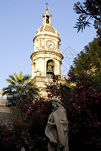 卡塔尼亚大教堂旁边的标志女性紫红色宗教旅游文化艺术庆典花朵圆顶雕塑图片