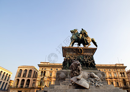 第二纪念碑 米兰广场男人艺术金属财富文化雕塑荣耀城市记忆图片