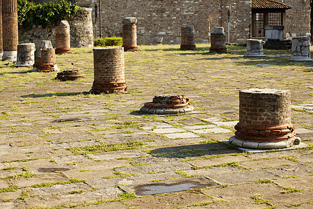 圣吉斯托罗马废墟 里雅斯特城墙庭院离子考古展示古董考古学建筑学遗产保险图片