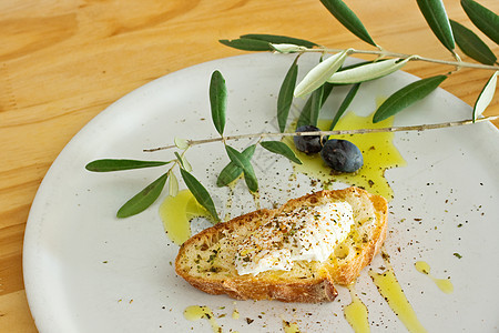面包 里冰塔 油油和橄榄油早餐脆皮水果面包屑叶子维生素农业树叶蔬菜烹饪图片