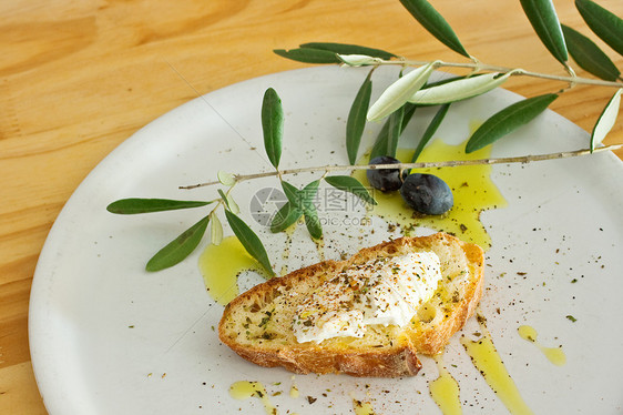 面包 里冰塔 油油和橄榄油早餐脆皮水果面包屑叶子维生素农业树叶蔬菜烹饪图片