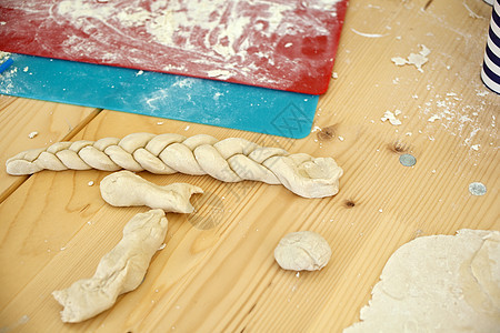 新鲜原始面粉炊具餐饮制作者小麦服务营养品编织面团烹饪面包图片