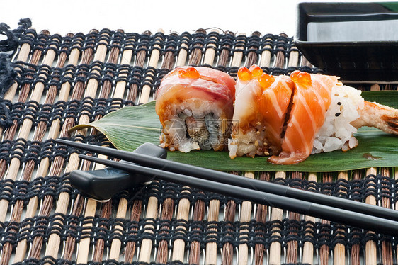 寿司午餐用餐情调营养餐厅鱼粉餐饮业传统家电美食图片