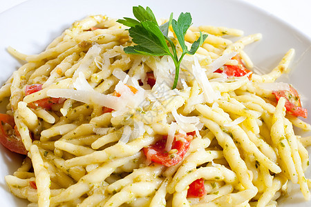 意大利意大利面食 Trofie草本植物美食碳水宏观午餐松子小品香蒜健康美味图片
