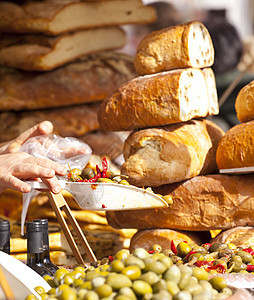 橄榄和面包 街头市场金子水果脆皮小吃美味农场烹饪食物橄榄绿面包屑图片