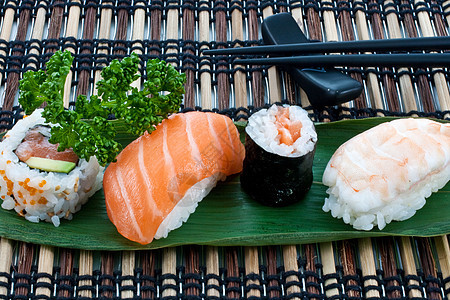 寿司食物午餐营养美食异国食欲托盘餐厅餐饮业鱼粉图片
