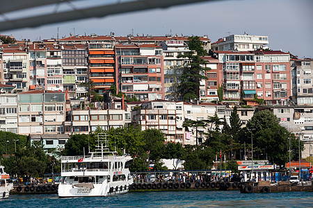 伊斯坦布尔穿越博斯普鲁海峡的游轮建筑建筑物吸引力文化旅行遗产纪念碑历史脚凳游客图片