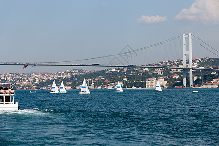 Istambul  连接欧洲和亚洲的博斯波鲁斯桥城市建筑物交通金属电缆海峡工程旅行蓝天景观图片