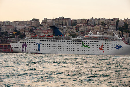 港口的客轮渡船衬垫娱乐游客海洋旅行血管码头运输巡航图片