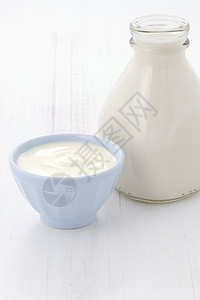 牛奶瓶和普通酸奶香草豆浆勺子奶油饮料甜点食物早餐奶制品冰淇淋图片