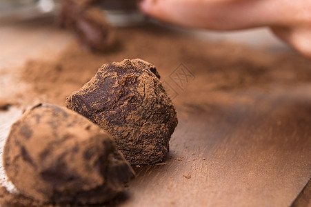 自制巧克力松露团体甜点糕点奶油香草展示复数可可巧克力食物图片