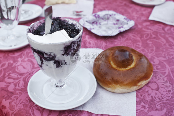 西西里面花岗岩和薄饼水果奶油饮料甜食冰糕面包果汁乡村鞋垫浆果图片