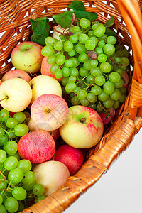 苹果和葡萄维生素柳条味道静物甜点篮子收成饮食坡度营养图片