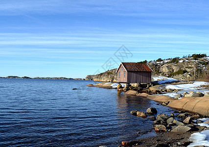 斯登斯维克的春天絮状物岩石小屋外屋钓鱼群岛蓝天图片