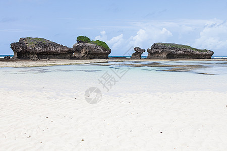 马林迪海滩波浪地平线蓝色天空旅行海景旅游热带海岸白色图片