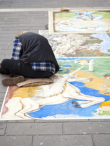 麦当纳罗行动艺术家街道绘画路面男人画家图片