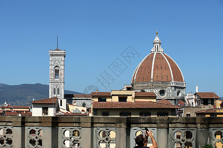 佛罗伦萨 Uffizi画廊阳台的风景广场城市博物馆大教堂建筑学圆顶窗饰天炉图片