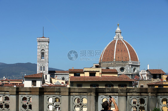 佛罗伦萨 Uffizi画廊阳台的风景广场城市博物馆大教堂建筑学圆顶窗饰天炉图片