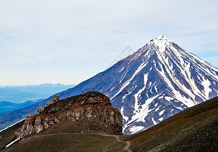 在堪察加天空阴影锥体太阳登山荒野公园丘陵环境旅行图片