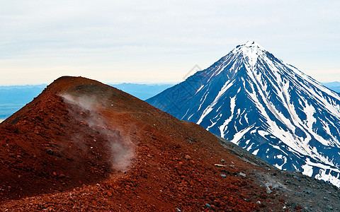 在堪察加褶皱荒野丘陵旅行锥体火山全景石头太阳登山图片