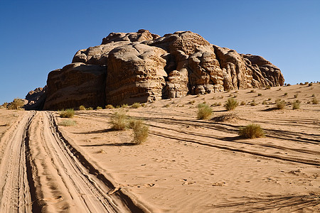 沙漠瓦迪鲁姆Wadi Rum 约旦气候爬坡痕迹石头天空旱谷寂寞沙漠沙丘航程图片