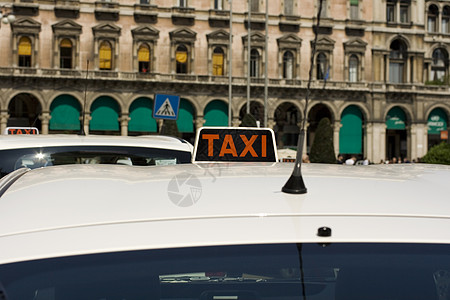 白色出租车乘客商业车辆大教堂汽车交通正方形运输城市建筑图片