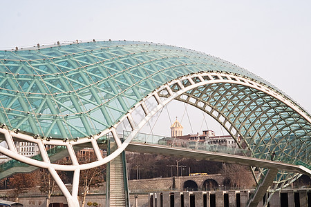 张家界玻璃桥和平桥     第比利斯库拉河上一条行人桥曲线金属风景玻璃新世界结构钢材地理旅游蓝色背景