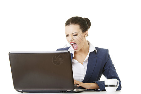 愤怒的女商务人士在她的笔记本电脑上喊叫秘书办公室管理人员工作室压力情感工人挫折商业人士图片