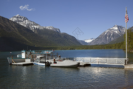 McDonald湖水船冰川国家公园旅行首脑岩石顶峰山脉风景支撑远景假期公园图片