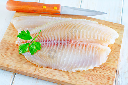 生鱼香菜淡水产品烹饪炙烤美食家木板熟食鱼片栖息图片