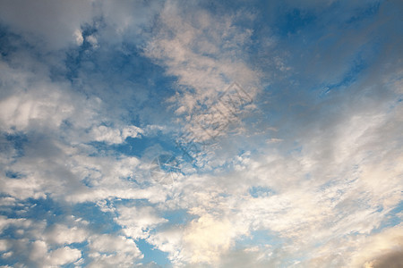 蓝天上飘浮的云彩天气蓝色太阳团体全景美丽正方形风景自由天际图片