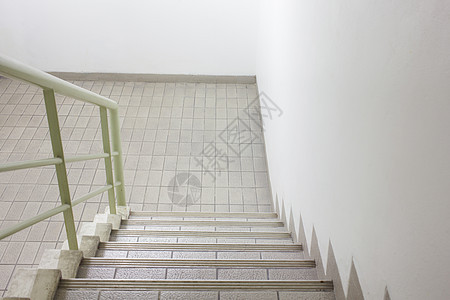 撤离的楼梯 安全概念图片