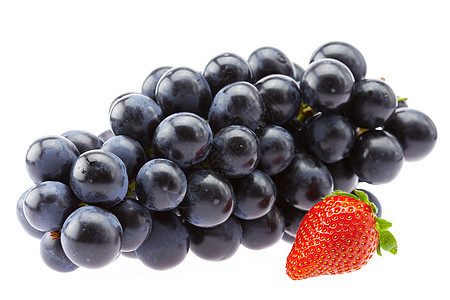 白色的葡萄和草莓被分离出来紫色藤蔓食物美食浆果摄影叶子植物水果图片