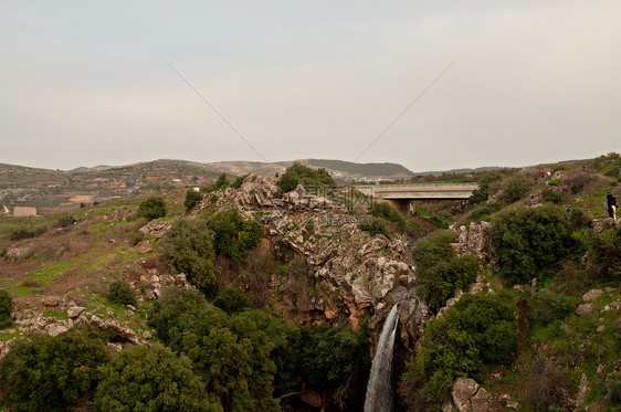 巴尼亚斯是戈兰高地的自然保护区生长溪流池塘流动旅游绿色植物瀑布悬崖细流岩石图片