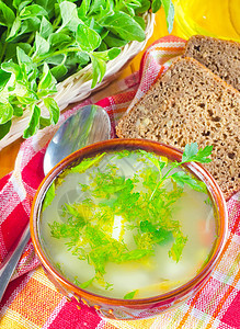 新鲜汤餐厅午餐草本植物洋葱美食土豆香菜盘子液体面包图片