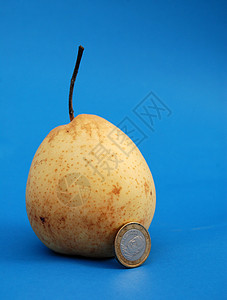 熟梨团体绿色叶子营养食物硬币水果金融白色图片