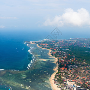 关于巴厘的空中观察游客房子酒店假期海滩蓝色海岸旅行旅游建筑图片