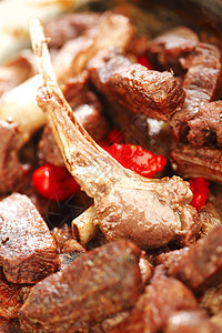 烤肋骨和蔬菜羊肉猪肉美味营养食物盘子牛肉午餐胡椒腰部图片