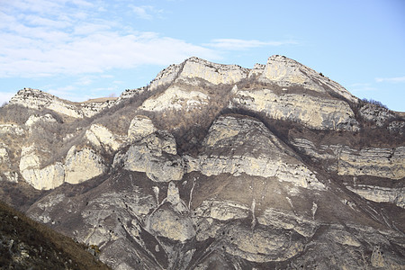 山地景观 峡谷顶部的景色荒野褐色黑色蓝色天空白色灰色岩石石头图片