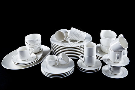 混合白色盘子杯和盘子 用黑色隔绝的美食厨房饮食烹饪杯子餐厅制品厨具食物陶瓷图片